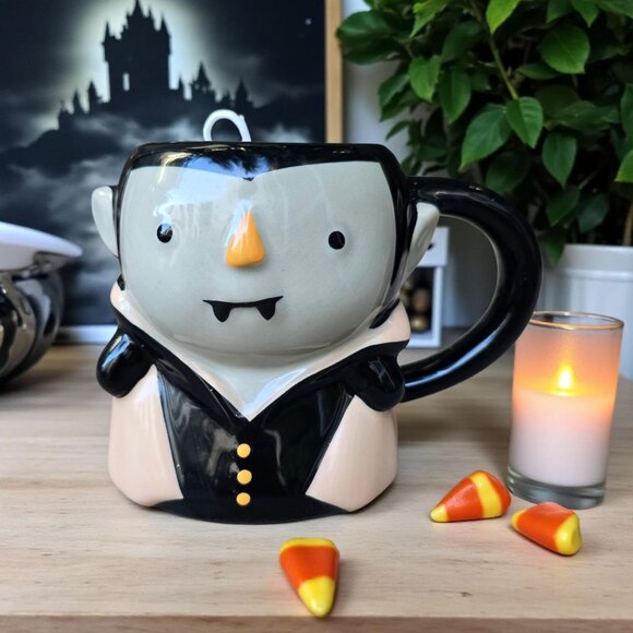 Handmade ✦ Hyde & Eek Vampire Mug Candle ✦ Coconut Brandy Chocolate Chip Soy Wax - Picture 1 of 8